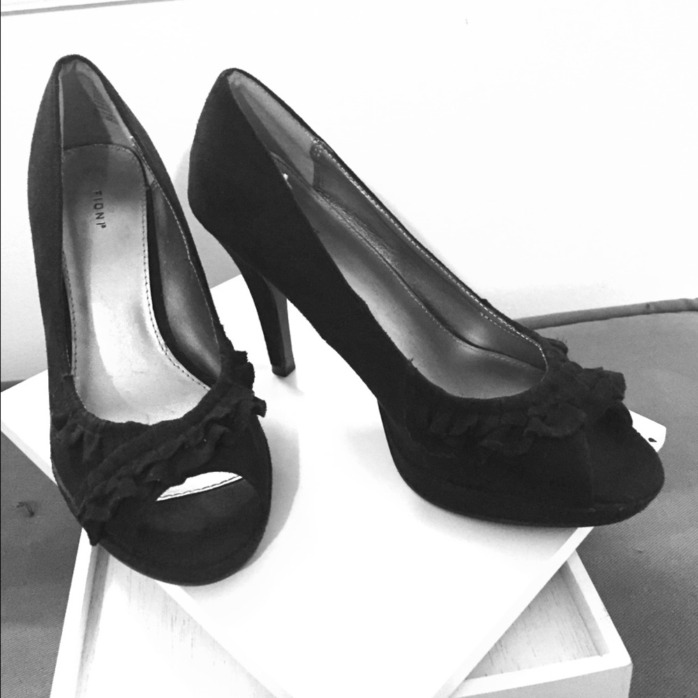Black Suede Ruffle Stilettos 👠