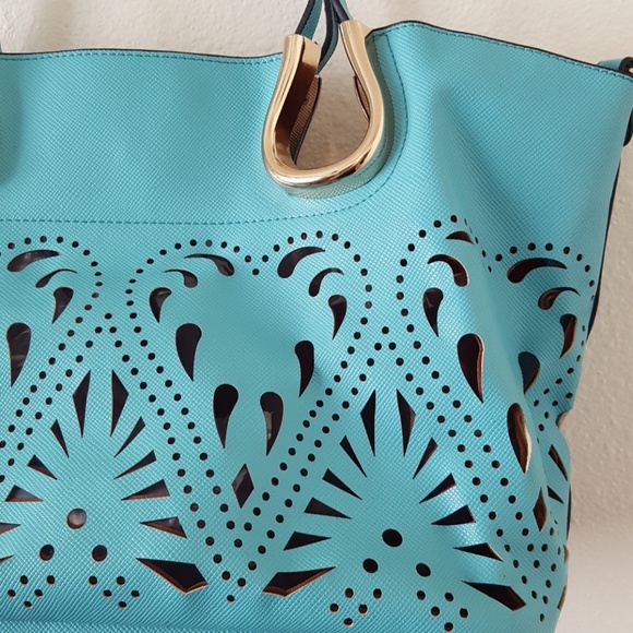 Large turquoise cutout hand bag - Picture 2 of 4