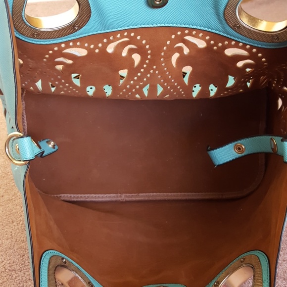 Large turquoise cutout hand bag - Picture 3 of 4