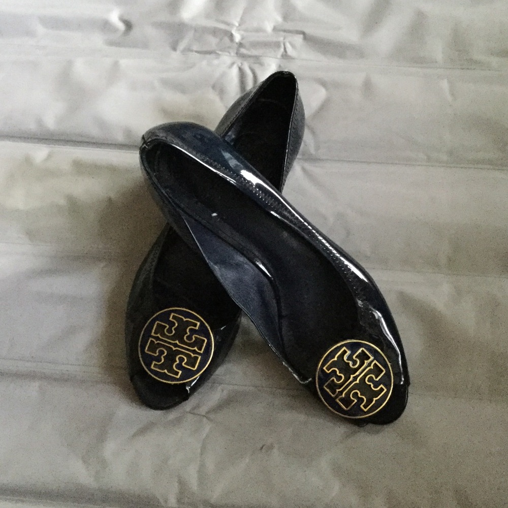 Navy blue patent leather wedge