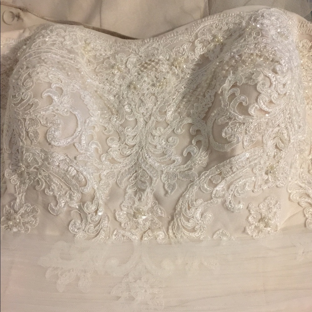 Size 16 Wedding dress - Picture 1 of 6