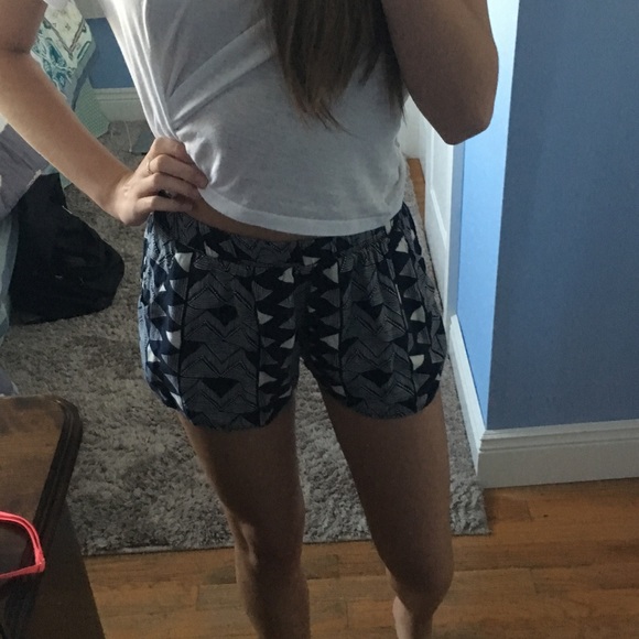 Cute flowy shorts - Picture 2 of 2