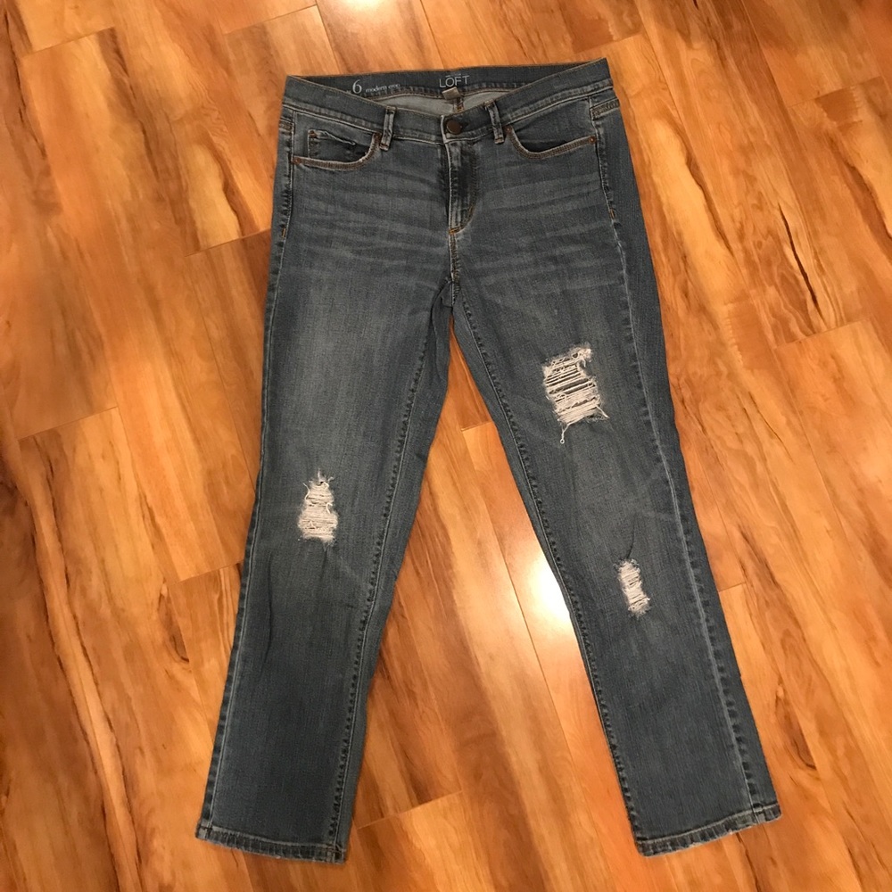 Loft Modern Destructed. Crop. Light wash. Size 6