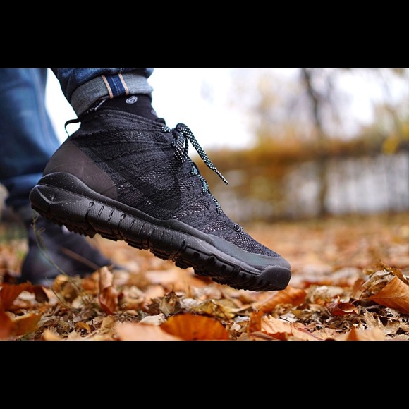 ISO lookingNike fly knit chukka in black5