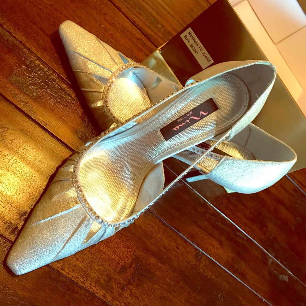 Size 9 Silver Pumps