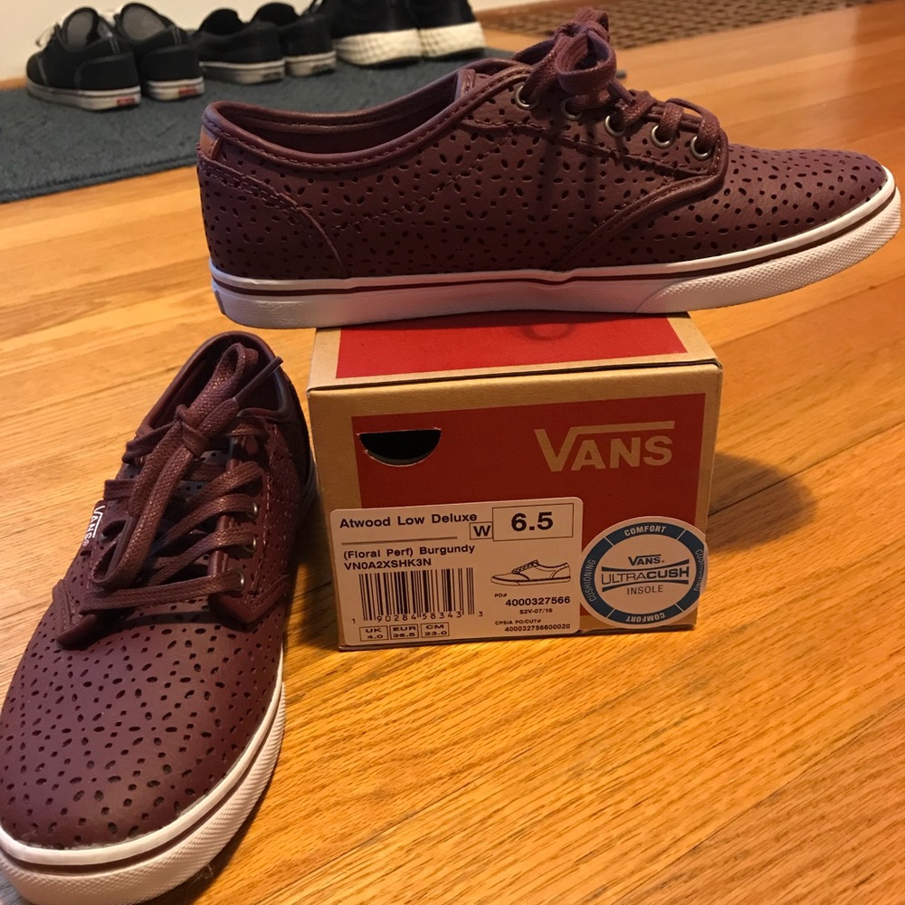 Vans Atwood Low Deluxe Shoes Size 6.5 in Burgundy