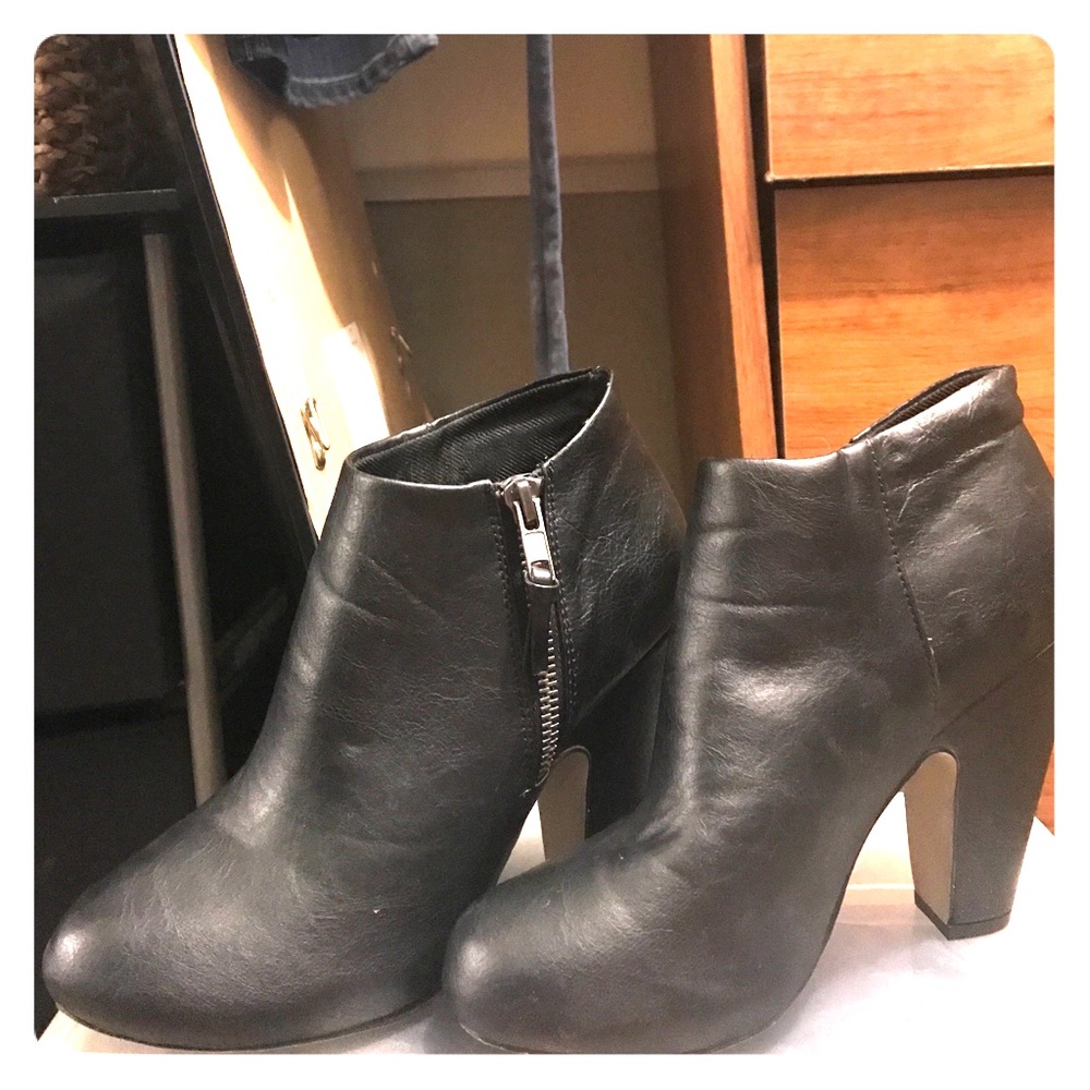 Madden Girl black booties