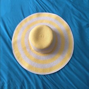 Yellow floppy beach hat.