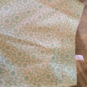 Cute green/ivory floral skirt