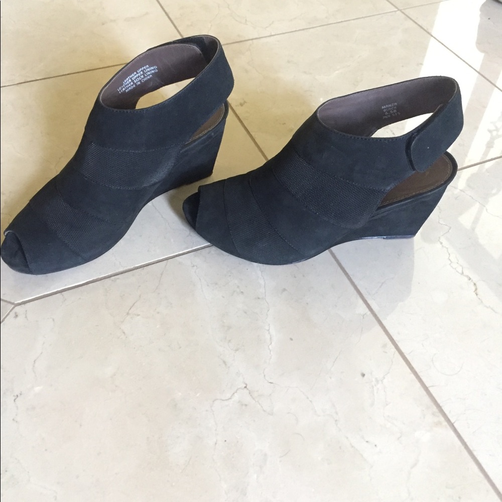 Earthies wedge peeptoe suede shootie