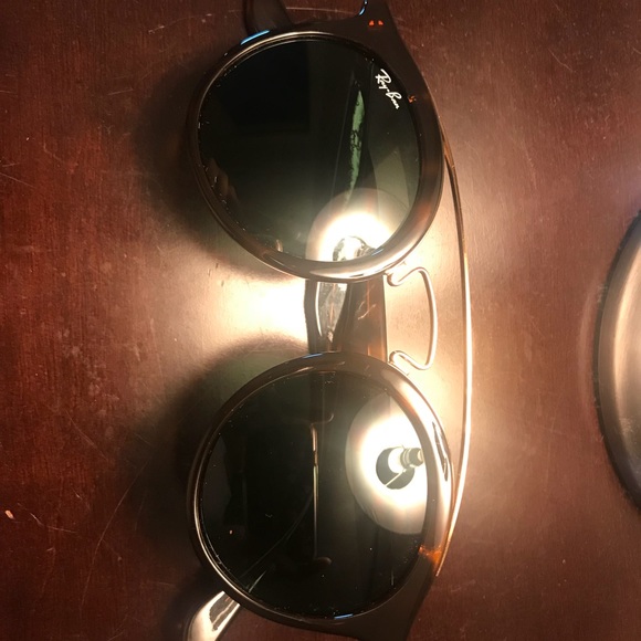 *Authentic* Rayban sunglasses - Picture 5 of 5