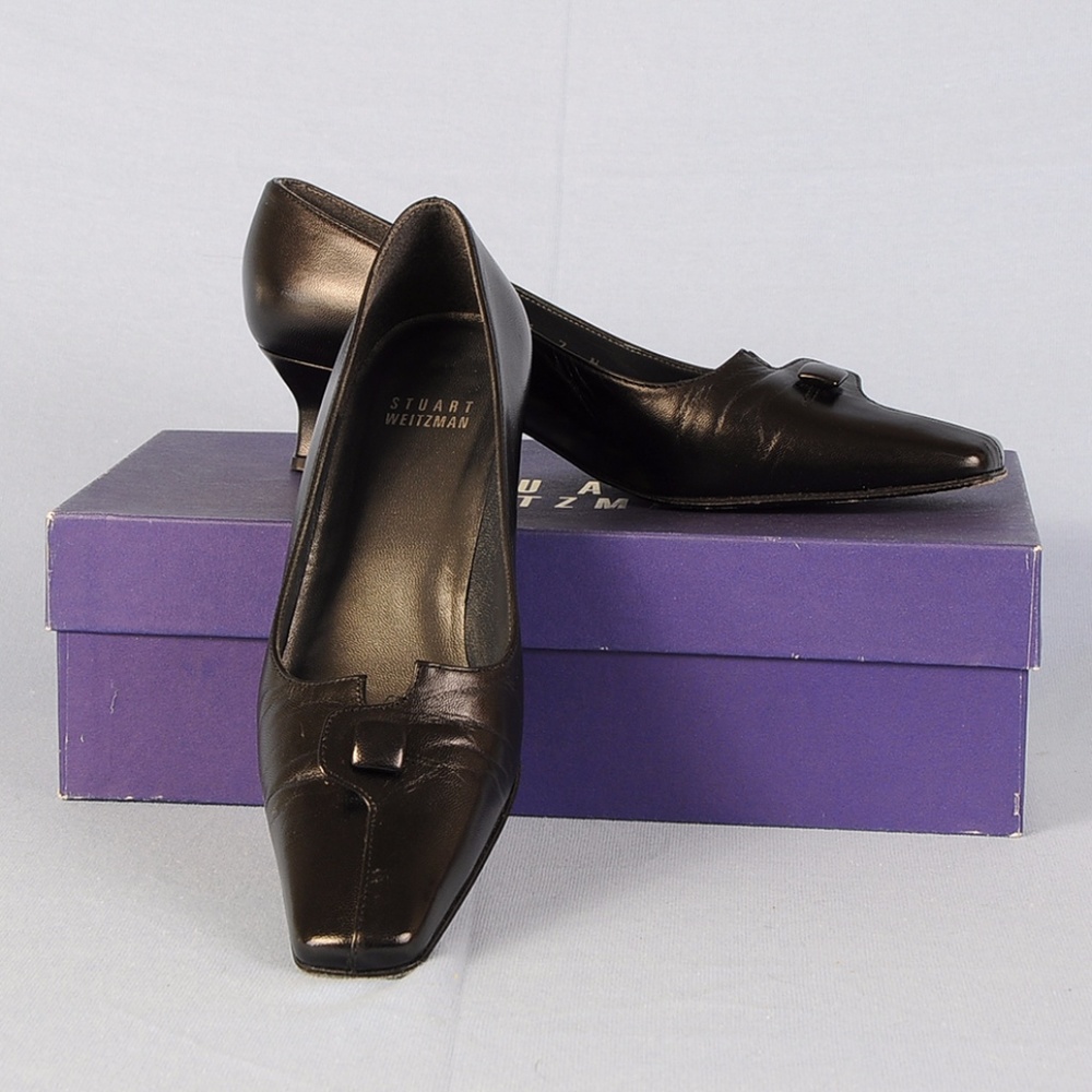 Swuart Weitzman Low Heel Pump