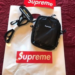 Supreme shoulder bag in black