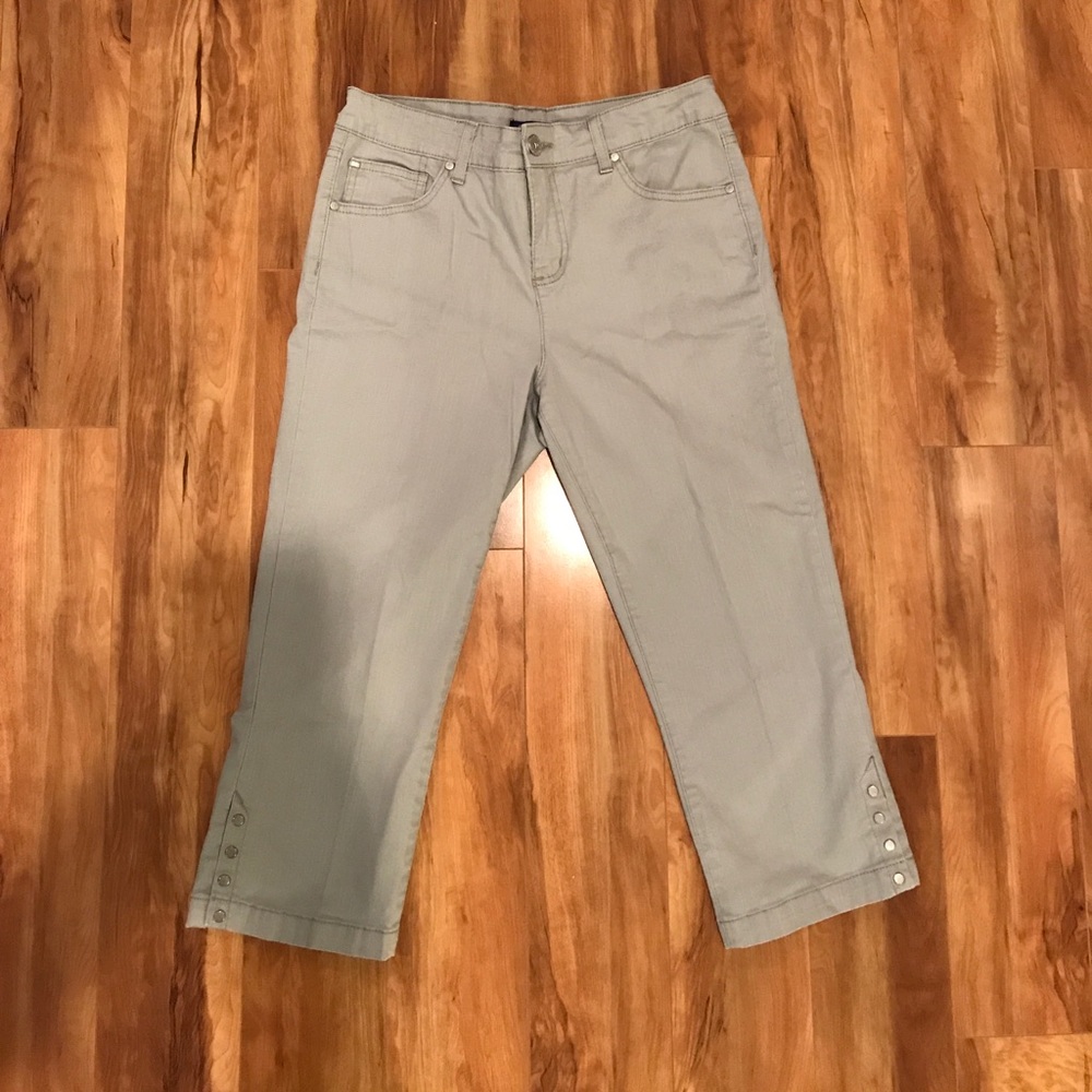 Like new Bandolino Cropped Jean. Size 8.