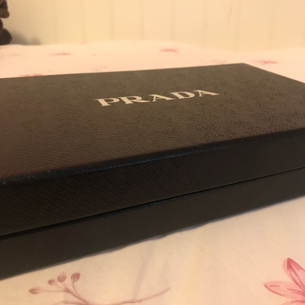 Prada box - Picture 2 of 4