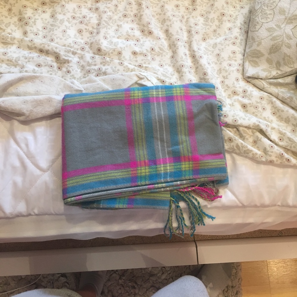 Brand new scarf