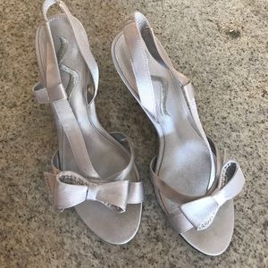Nina silver dress shoes! Perfect condition. Nina silver dress shoes! Perfect condition.