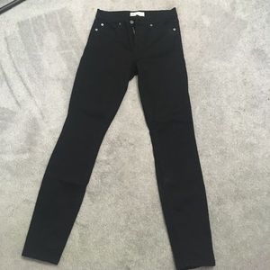 Black gap skinny jeans size 27. Worn only once