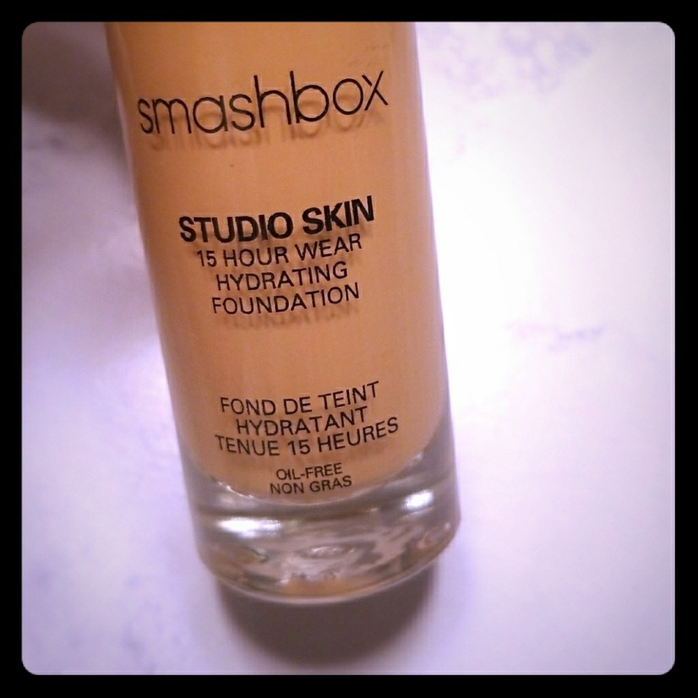 Smashbox studio skin 15 hr wear foundation