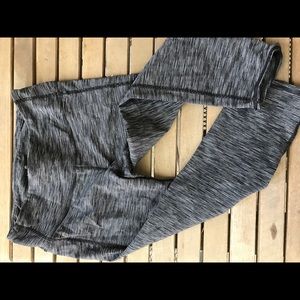 Energy Chaturanga Capri in Black