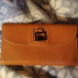 Dooney Bourke wallet