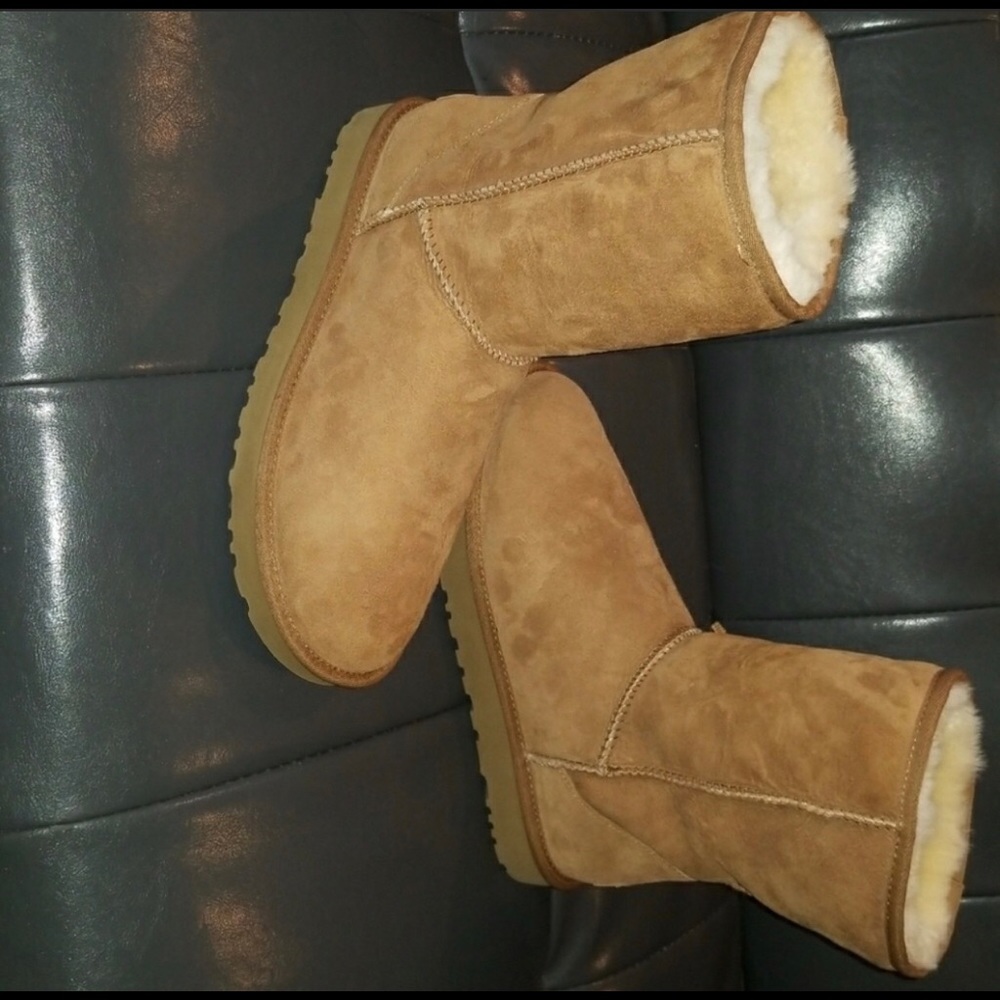 UGG classic short II color chestnut size 10