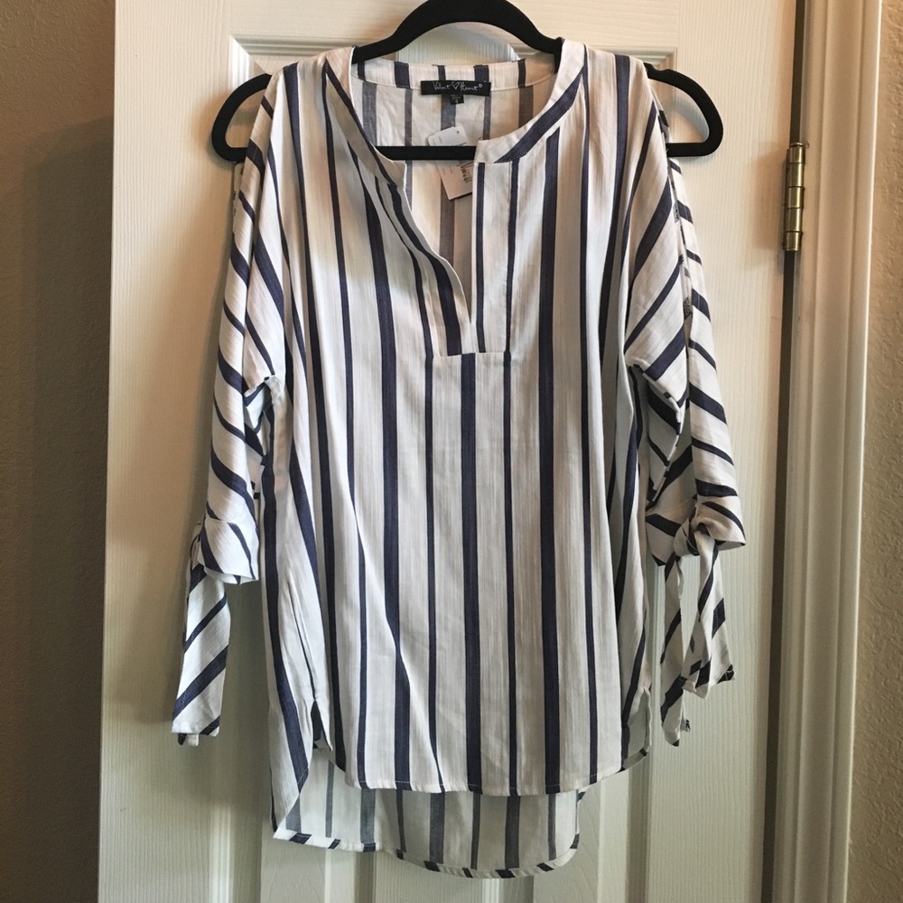 Stripped cut out sleeve blouse