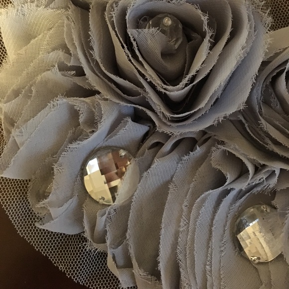 Gray rosette collar necklace - Picture 3 of 3