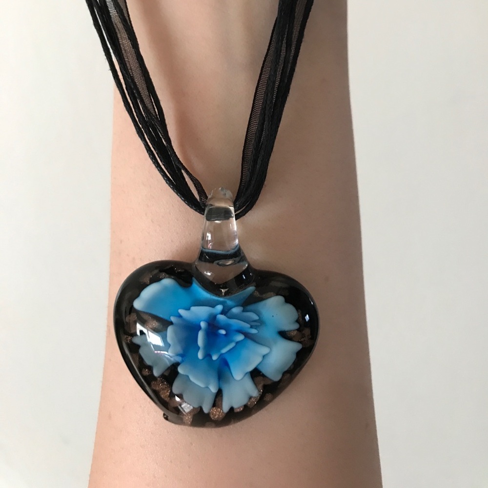 BRAND NEW!!! Hand Blown glass heart necklace 🖤💙