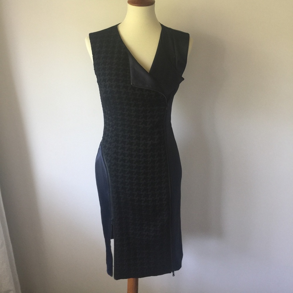 Super fun Rachel Roy navy blue zipper dress