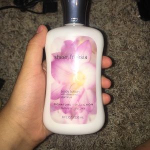 NWT BBW SHEET FREESIA LOTION