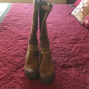 Ugg boots size 9.5 in brown leather!