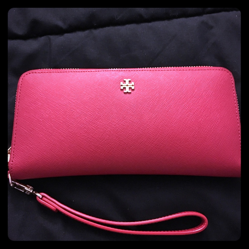 Red Tory Burch wallet w/ attachable wristlet strap