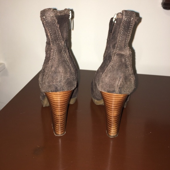 Brown suede Enzo Angiolini booties 6.5. Like new. - Picture 2 of 6