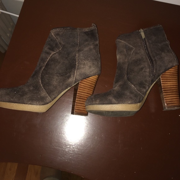 Brown suede Enzo Angiolini booties 6.5. Like new. - Picture 3 of 6