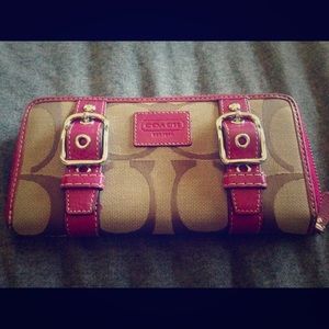 💖Authentic Pink Coach Wallet 💖