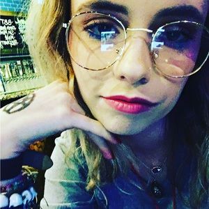 Meet your Posher, Nikki