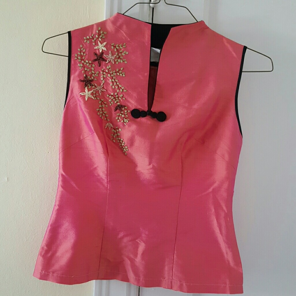 Sleeveless silk with embroidery top