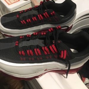 Size 8 airmax missing sole womens