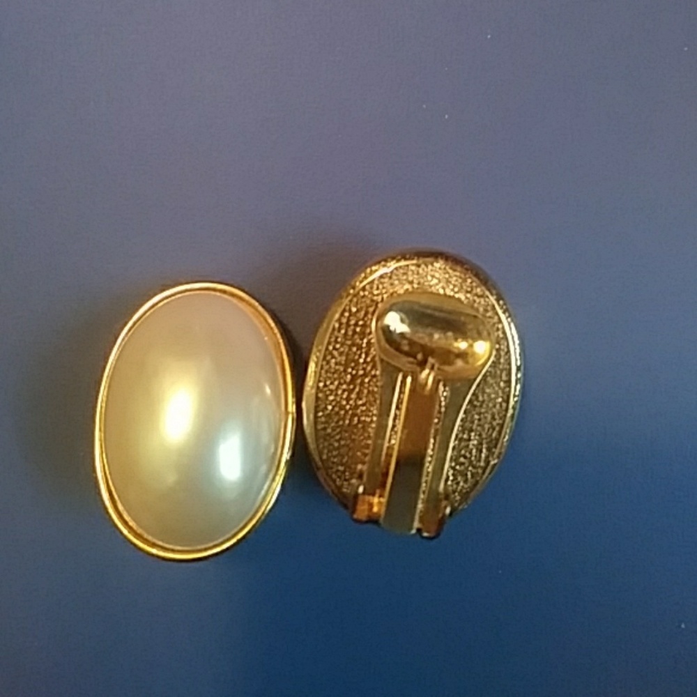 Clip on earnings