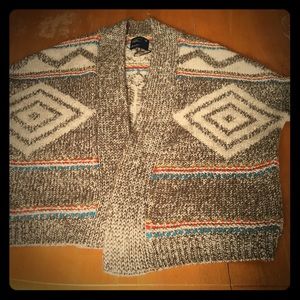 Tribal print short sleeve sweater Tribal print short sleeve sweater