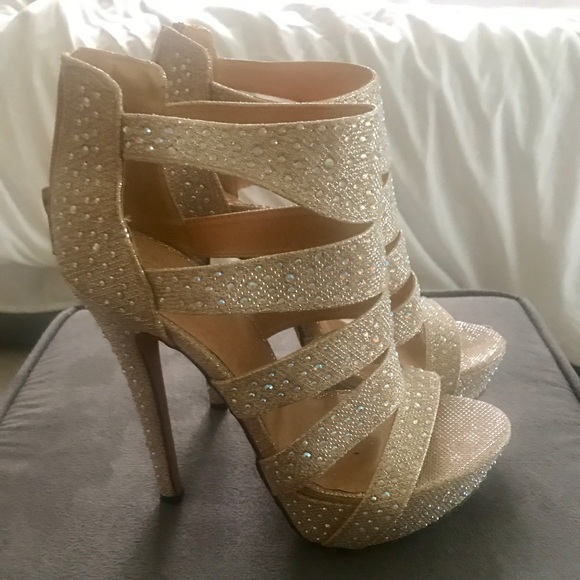 Cinderella Sparkle Heels! Size 7 - Picture 1 of 4