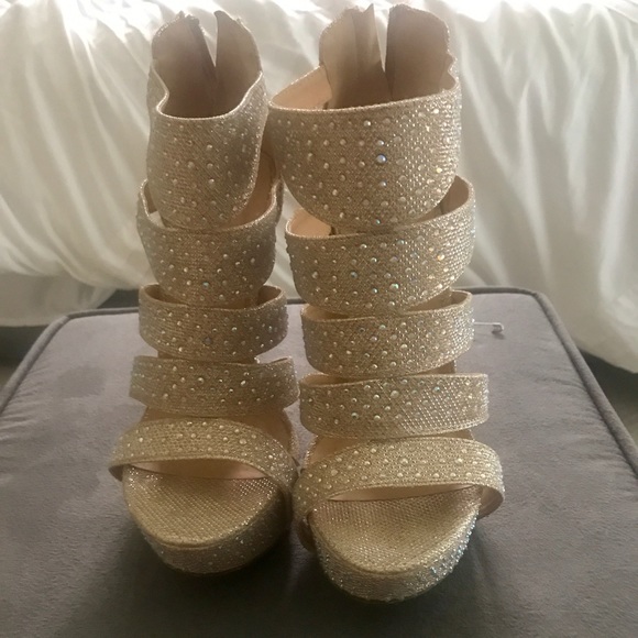 Cinderella Sparkle Heels! Size 7 - Picture 2 of 4