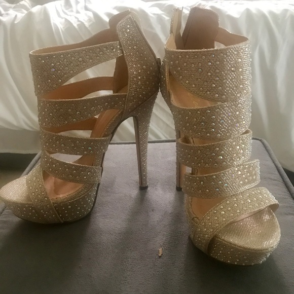 Cinderella Sparkle Heels! Size 7 - Picture 3 of 4