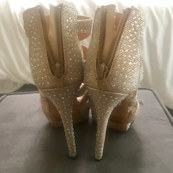 Cinderella Sparkle Heels! Size 7 - Picture 4 of 4