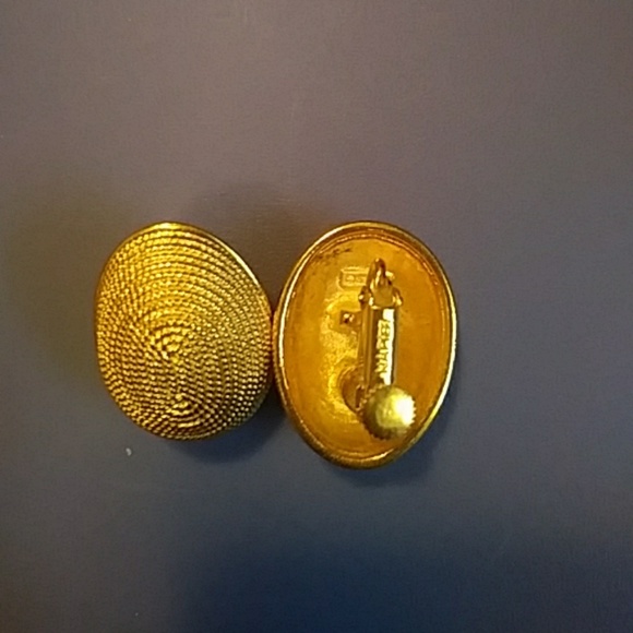 Clip on - Picture 1 of 1