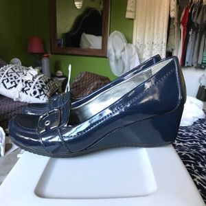 Navy blue Marc Fisher Wedges with buckle