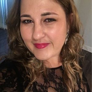 Meet your Posher, Adrienne