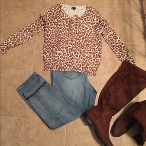 Beautiful Leopard print button up sweater