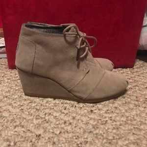 Toms wedge booties